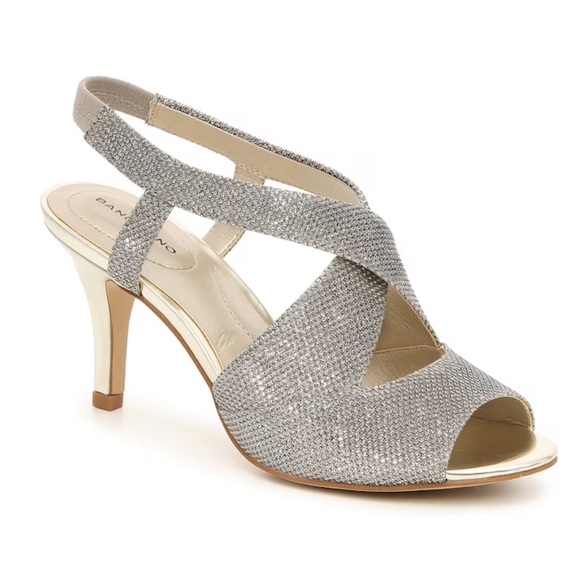 Bandolino Shoes - Bandolino Malorie Wishbone Sandal in Gold Size 6.5